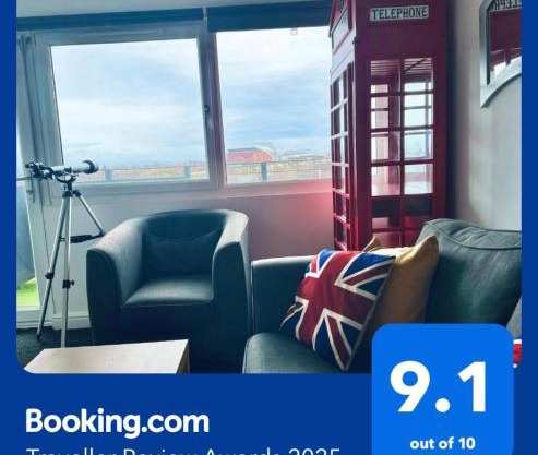 Unique view of Anfield stadium - Charming 2 bedroom apartment in Liverpool with parking