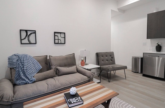 Unit 5: Cozy 1 BR w/Queen bed + Sofa Pullout