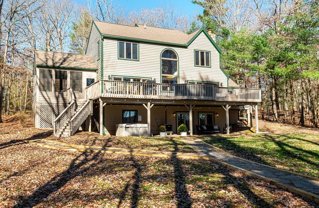 Unsalted Memories | Lakefront Cottage, Hot Tub!