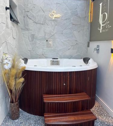 Up Hotel Boutique