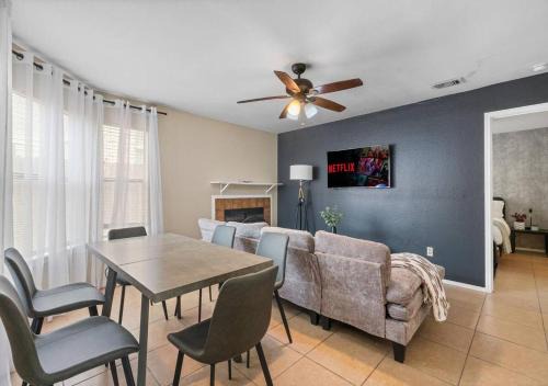 Up to 16 People - Lux Retreat