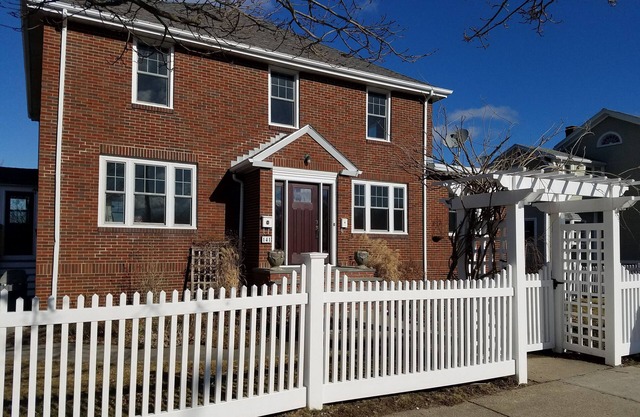 Recientemente renovado, pasos de 1 br hasta el centro, 3 playas, Stacey Blvd, + Stage Fort Park