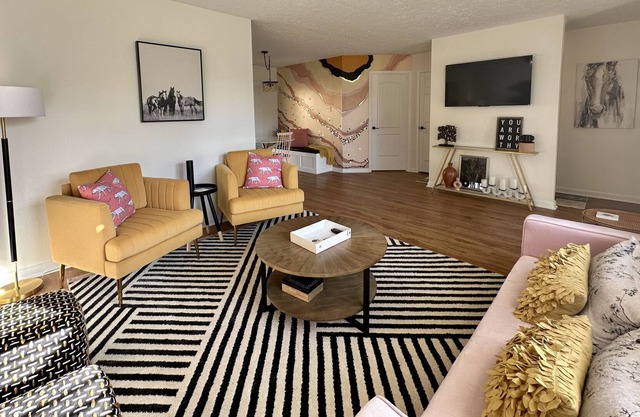 Updated! 2 Bedroom retreat in desireable Hartland area. Patio & fenced yard!