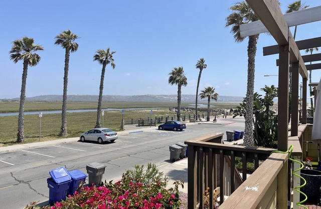 Updated Beach Bungalow 2bd/ 1 bath steps from beach with private balcony