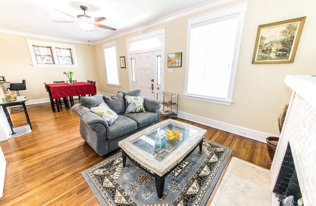 Brick Home Sleep 9 actualizado Walk to WashU / Barnes / Delmar Loop / Forest Park / Zoo