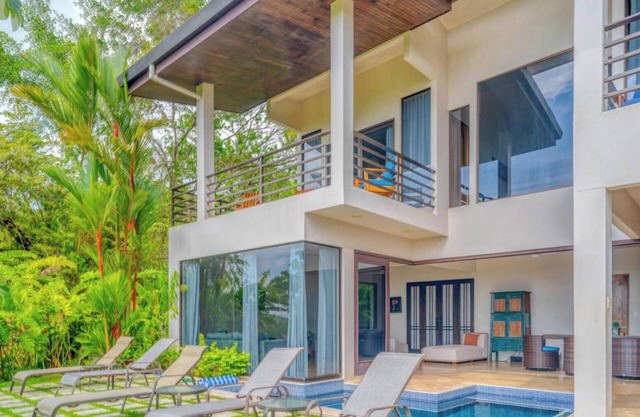 Upscale 4b/4b great location w/ breathtaking views