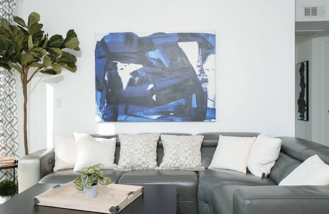 Upscale Apartment in Glendale
