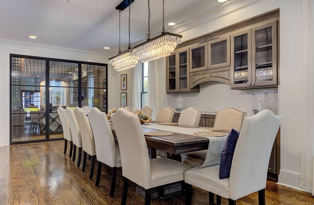 Upscale Buckhead Village Retreat! Events, Golf, Sauna, Near Everything!