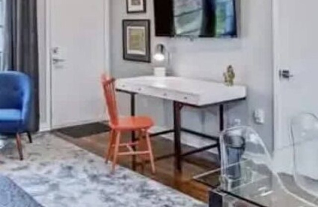 510 Queens 201: Myers Park Gem, Great location!