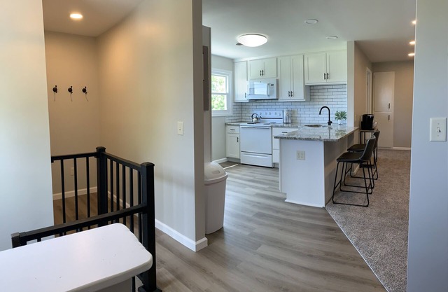 Upscale Penthouse Apartment by old Streetcar Line