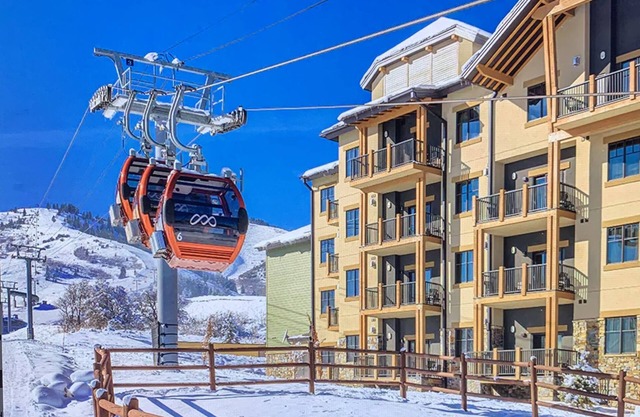 Upscale resort condo with Ski In/Ski Out Gondola. Beautiful 2 bedroom sleeps 8
