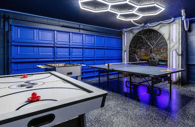 Upstay Dream Home w Private Pool Arcade Theme Rooms