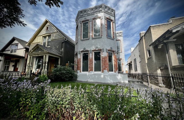 UPTOWN CASTLE - CITY VIEWS - THEATER & CONVENTION DISTRICT!