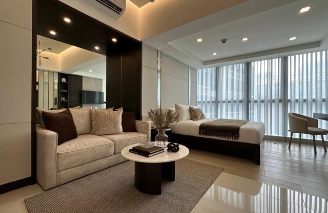 Uptown Parksuites BGC
