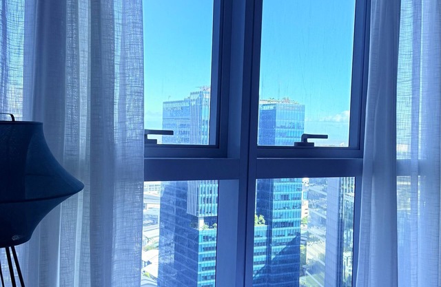 Uptown Parksuites Tower One