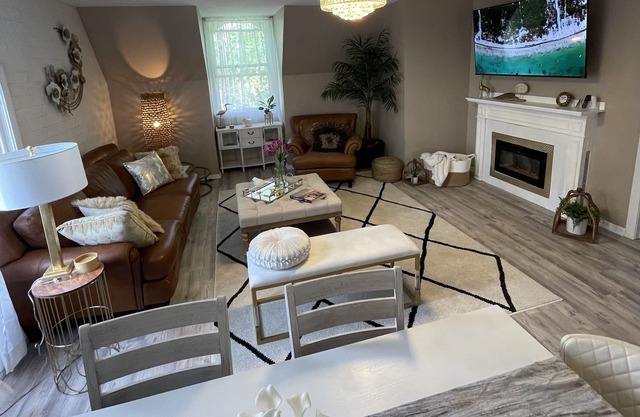 Uptown Penthouse on Pine: By Lake Michigan, Shopping & Casino!