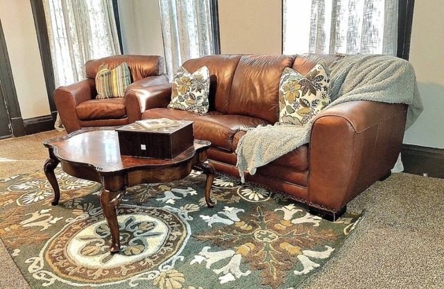 Urban Bourbon Stays 2-bedroom house just 5 minutes from Louisville, sleeps 8