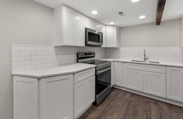 Urbana Condo 1bd Private Suite w/ Own Entrance
