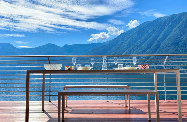 Apartment - Sunny terrace with a view of the lake