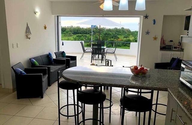 Vacaciones, Departamento en la Playa Club Casa Blanca, Same, Ecuador