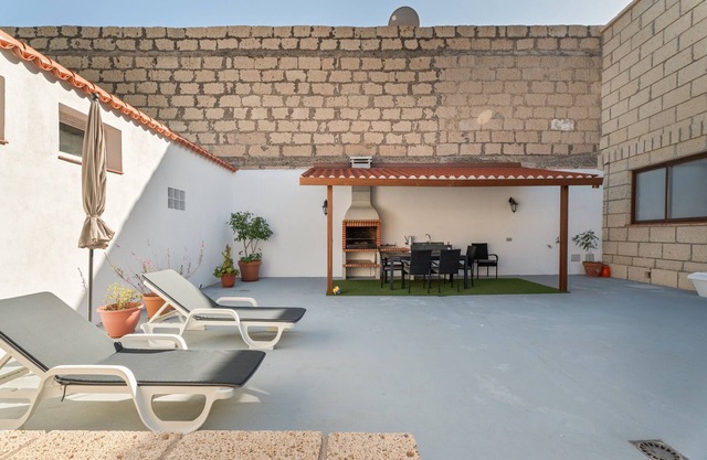 Casa de vacaciones 'Casa Acogedora Con Barbacoa' con vistas al mar y Wi-Fi
