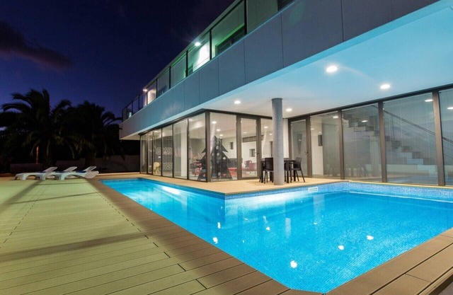 Casa de vacaciones "Atlantic Luxury Veranda" con vistas al mar, piscina privada y Wi-Fi