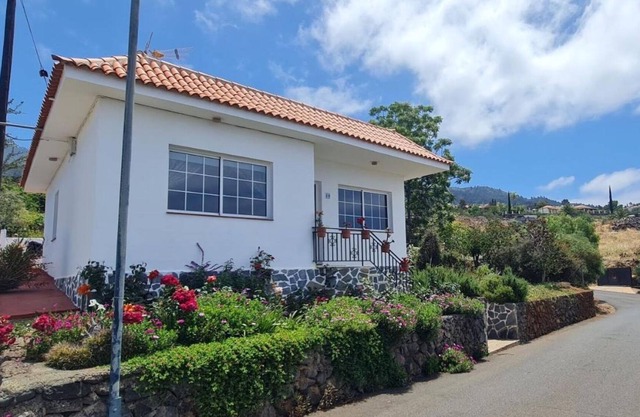 Casa de vacaciones "Casa Lulú" con vistas a la montaña, jardín y Wi-Fi