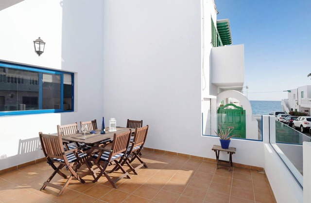Casa de vacaciones 'La Chinija' con vistas al mar, terraza privada y Wi-Fi