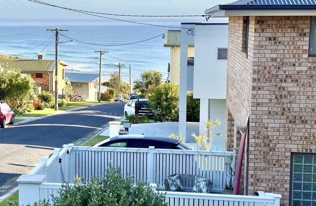 Valhalla - One minute walk to beach, pet friendly, surfing, ocean views