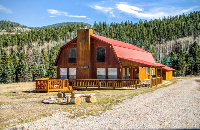 Ocupando dos lotes en Monte Vista Estates en el Red River Upper Valley, Valley View tiene muchos s