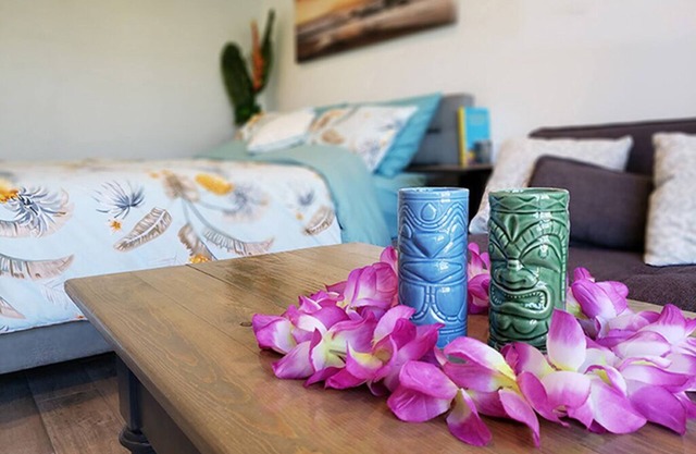 Venice Tiki Pad, Oasis junto a la piscina con entrada privada