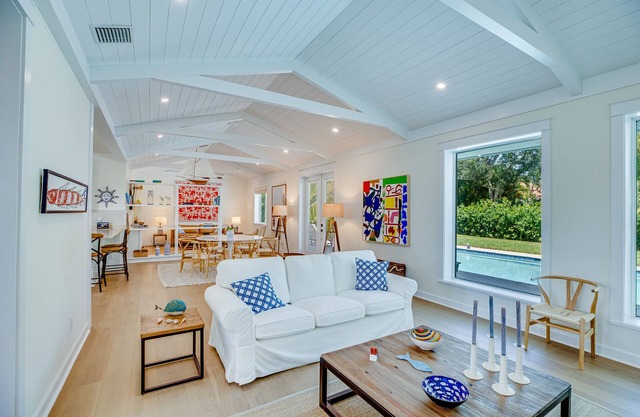 Vero Beach - Stunning Beachside Pool Home Sleeps 6