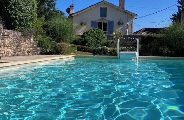 Delightful house - pool access, fibre internet, parking in beautiful Brantôme