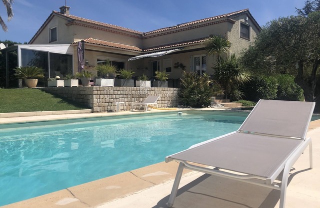 Hermosa y gran villa con encanto en el tranquilo campo de Ardèche
