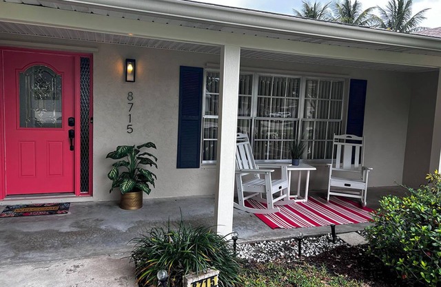 Muy agradable 3 Br y 3 baños Florida Home 1 1/2 milla de Jupiter Island Beach