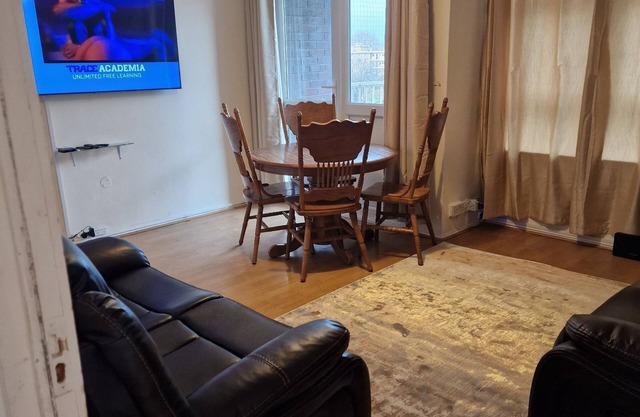 Very Spacious. Clean and Central With Good Transport Link