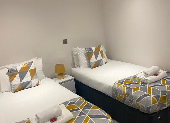 Vibrant 2 Bedroom Apartment - BHX Airport