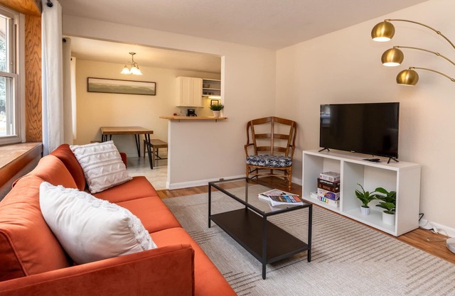 Vibrant 3BR Arvada home, perfect to explore CO -- pet-friendly!