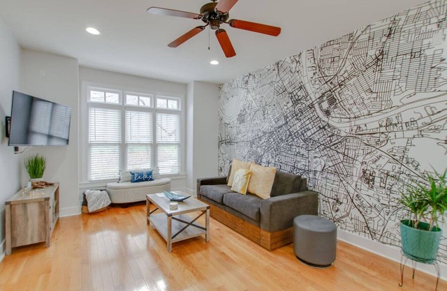 Vibrant & Trendy - 2BR Home Near Marathon Village