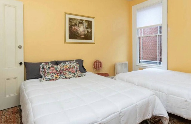 Victorian Uptown Private Suite