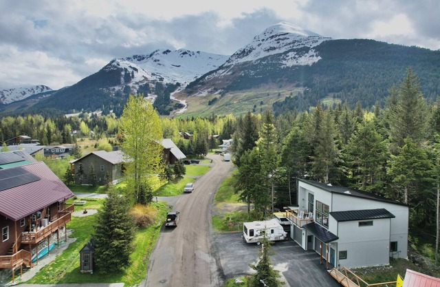 View From the Top - Scenic Chugach Mountain Getaway