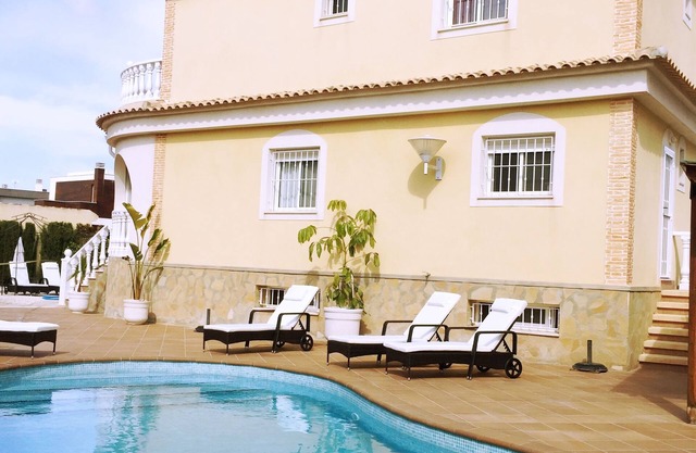 VILLA 3 DORMITORIOS - PISCINA PRIVADA CERCA DE AMENITIES-5 CURSOS DE GOLF EN UN MINIMO DE 30 MIN.