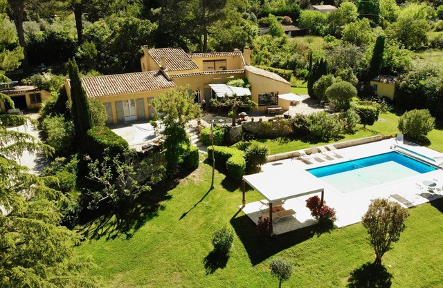 Villa 300m2 a 4 km de Aix, 4 dormitorios, 3 baños, zona tranquila y campestre Piscina climatizada