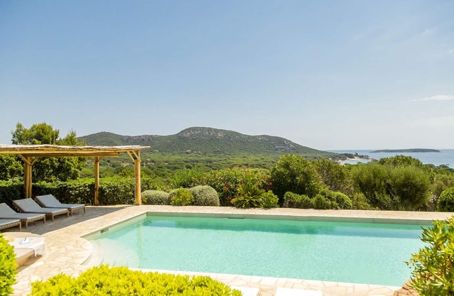 Villa 8 personas vista panorámica de las playas de Palombaggia. Acceso al mar a pie.