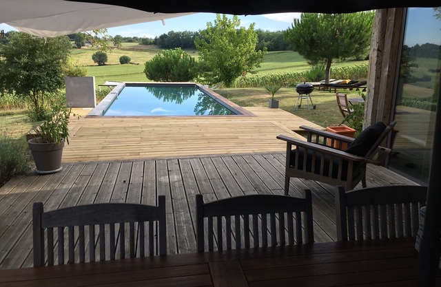 Casa de la piscina grande