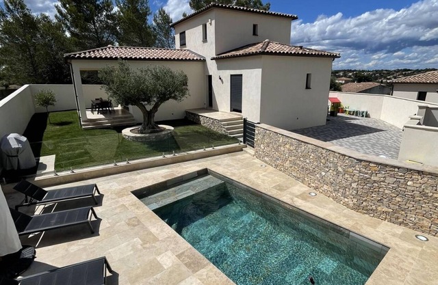 Villa Avec Piscine Chauffée aux Portes de la Garrigue
