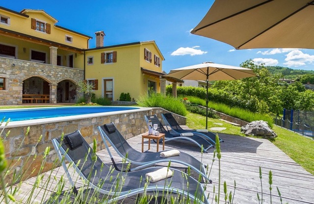 Villa Bacula con piscina privada, jardín, WiFi gratuito, aparcamiento gratuito, zona tranquila.