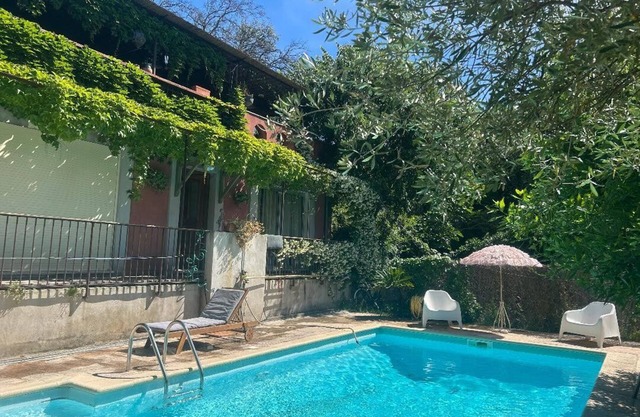 Villa Bohème Pierre Blanche: Oasis of Peace and Escape by the pool.