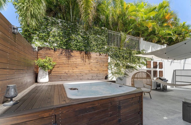 Villa Bonet at La Marina - hot tub, pool and walking distance from the beach
