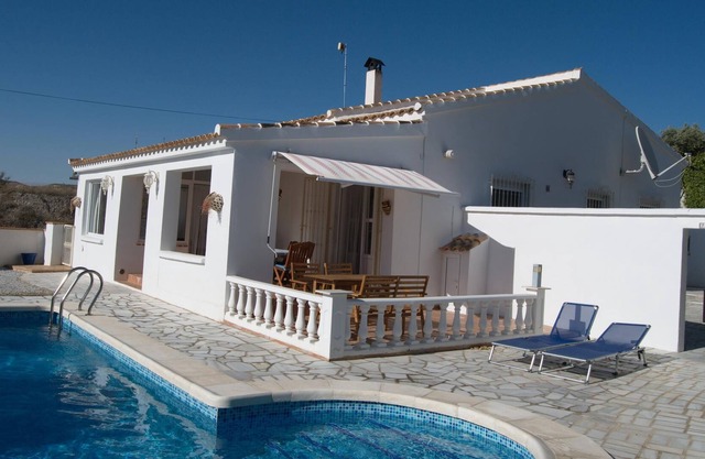 Villa "Casa Aleja" con vistas a la montaña, piscina, A/A y Wi-Fi